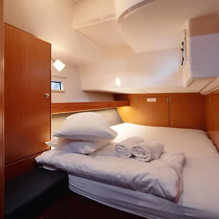 Botel Bavaria Cruiser 46- Solaric